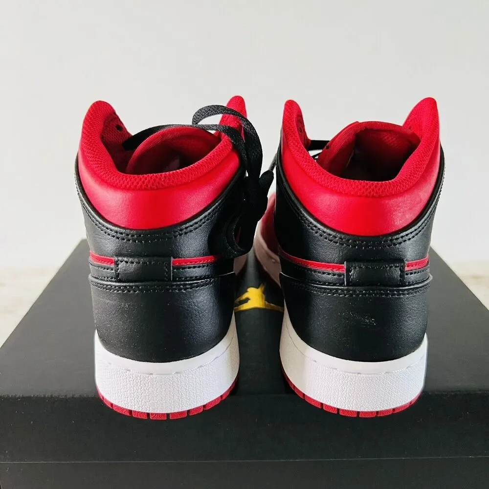 NIKE Air Jordan 1 Mid Gym Red/White/Black - M 5.5 Y (7 W)